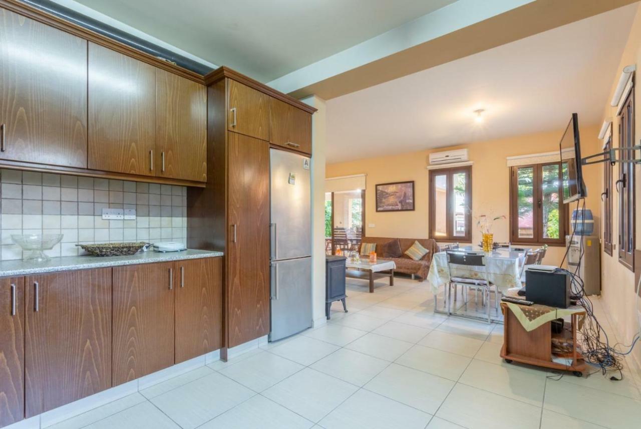 Villa Kinousa 2 *