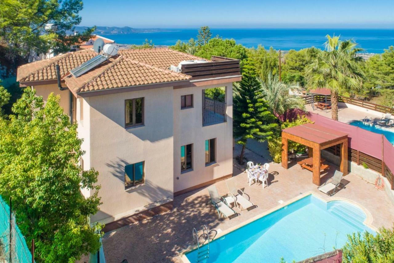 Villa Kinousa 2 *